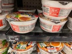 ABCマートでカップ麺は4.7ドル